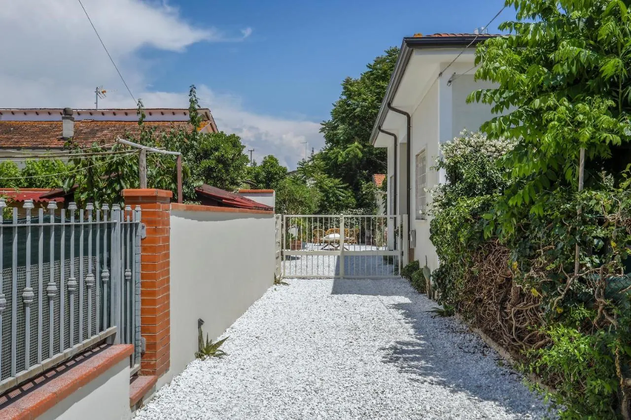 Guest house I Levrieri Hotel Torre del Lago Puccini Italy