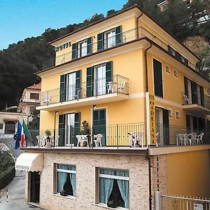 hotel-adriana-laigueglia.hotelitalianriviera.com/