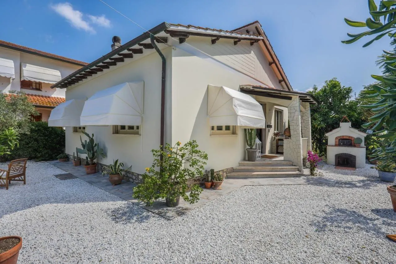 Guest house I Levrieri Hotel Torre del Lago Puccini