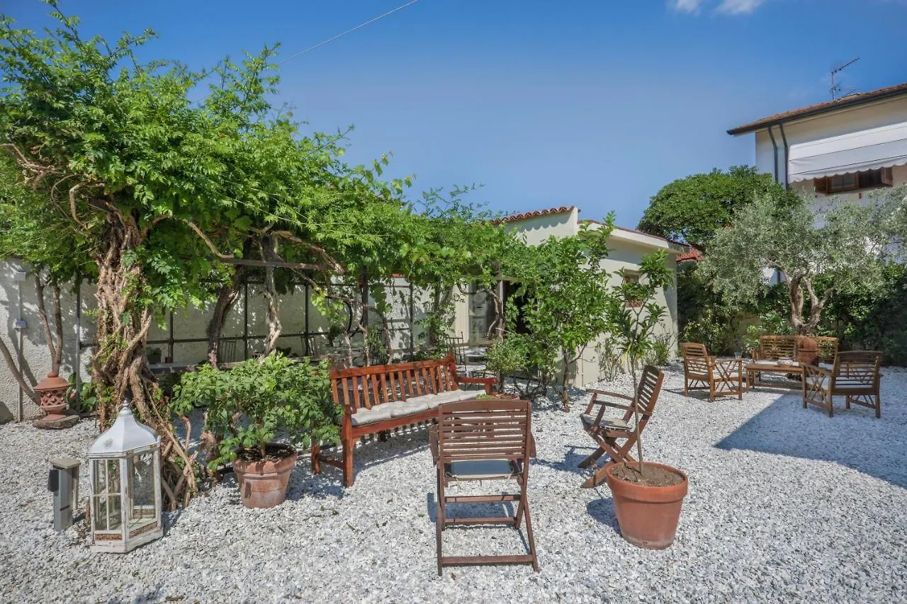 Guest house I Levrieri Hotel Torre del Lago Puccini Italy